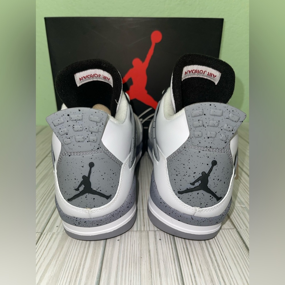 Preowned/Lightly Used: Air Jordan 4 Retro: Cement 4 Size 10 - Picture 5 of 11